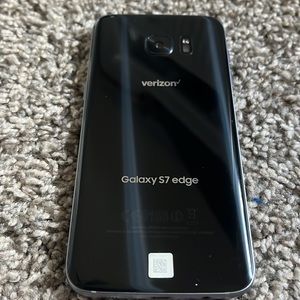 Samsung Galaxy S7 edge (cracked screen)